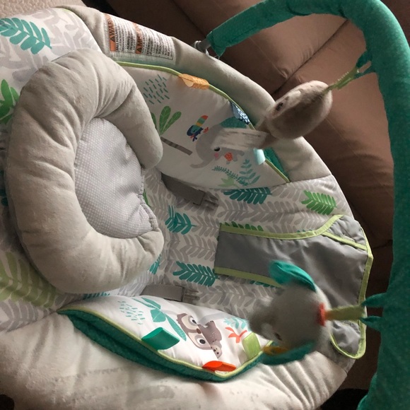 Baby bouncy chair (music/ vibrates) - Picture 4 of 5